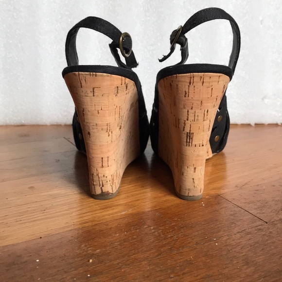 Black canvas w/ rivets Steve Madden cork wedges 8M - Picture 3 of 4
